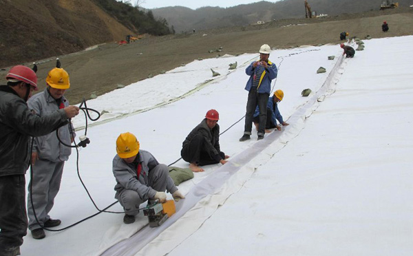 复合建筑膜连接